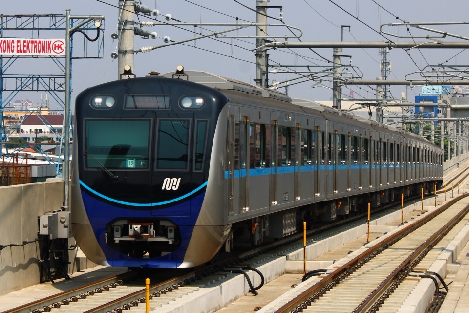 Kereta MRT Jakarta masuk Stasiun Blok A